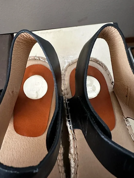 Laura Biagiotti Platform Size 37 Beige & Black Leather Straps Gold Sandals - Picture 4 of 6